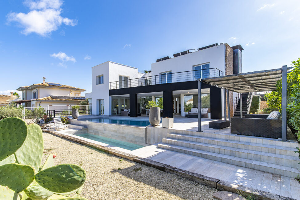 Moderne Villa mit Pool und Ferienvermietungslizenz in Sa Torre