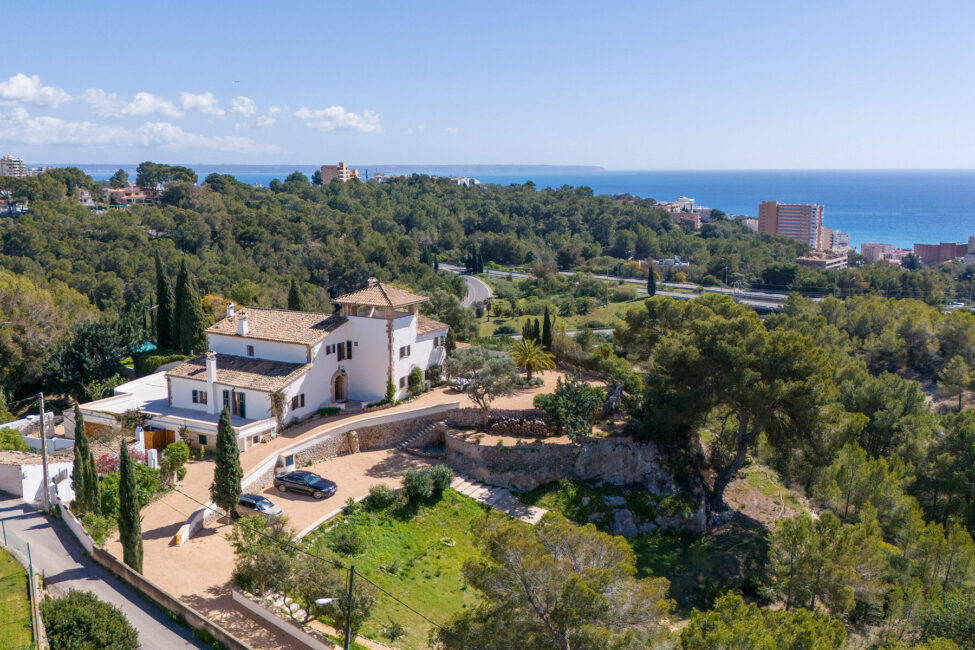 Preciosa casa señorial con piscina rodeada de exuberante naturaleza en Génova