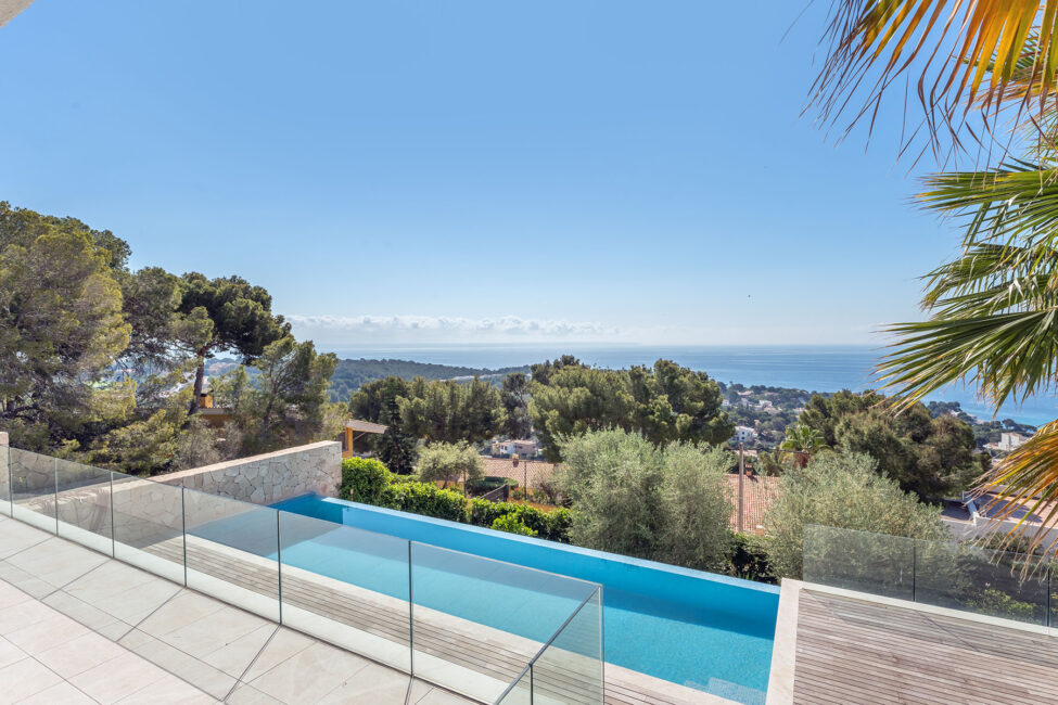 Moderna villa de nueva construcción con piscina e impresionantes vistas al mar en Portals Nous