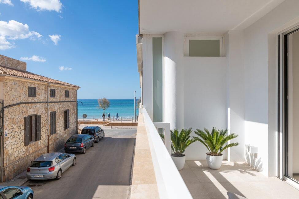 Modern renovated terraced house in 2nd sea line of Portixol