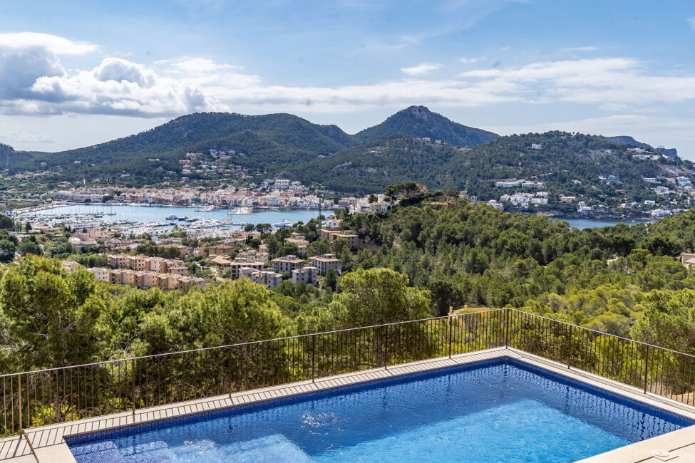 Elegante Neubau-Luxus- Finca mit Panoramameerblick in Puerto de Andratx