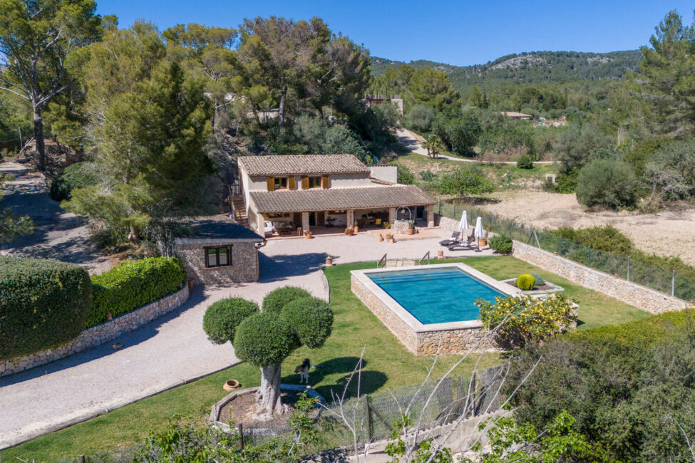 Preciosa finca con vistas a la montaña y piscina en Calvia