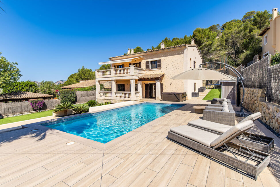 Sonnige und energiesparende Familienvilla mit Pool und Garage in Calvia