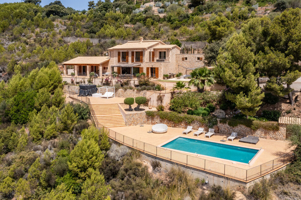 Traumhafte Finca mit Pool, Panoramablick und Ferienlizenz bei Andratx