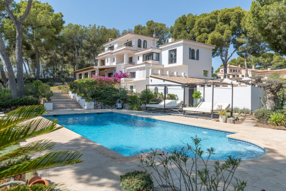 Geräumige Villa mit Meerblick und herrlichem Pool in Cas Catala