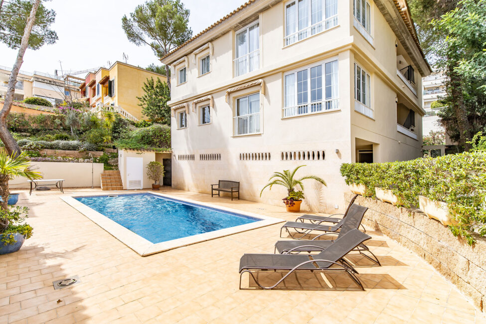 Gepflegtes Erdgeschoss-Apartment mit privatem Garten und Gemeinschaftspool in Cas Catalá