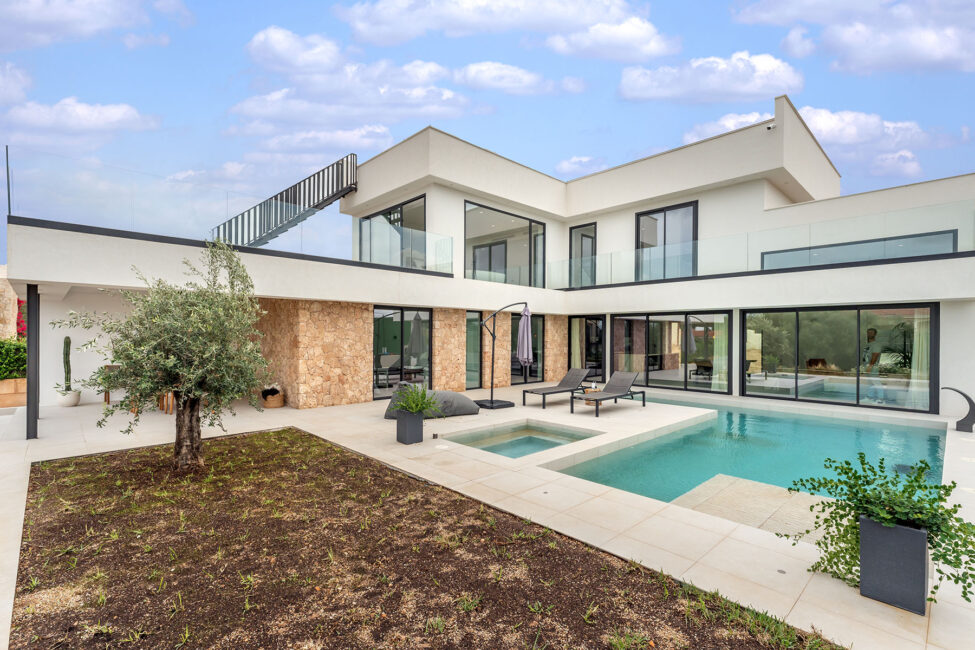 Attraktive Neubau-Villa mit Pool und Weitblick in Sa Cabaneta