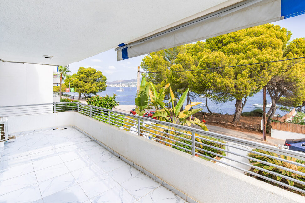 Attraktives Apartment mit Gemeinschaftspool in 1. Meereslinie von Santa Ponsa