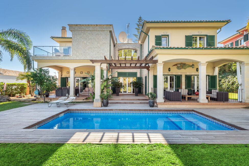 Charmante Villa mit Pool und Teilmeerblick in Strandnähe in Cala Vinyas